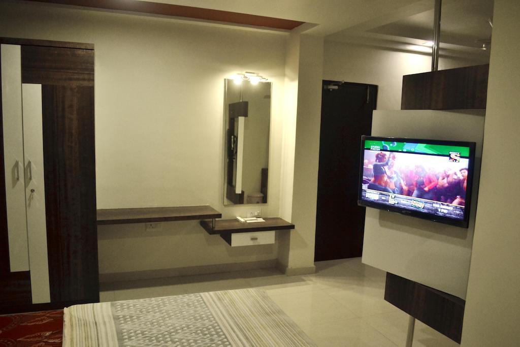 Hotel Sapphire Junagadh Eksteriør billede