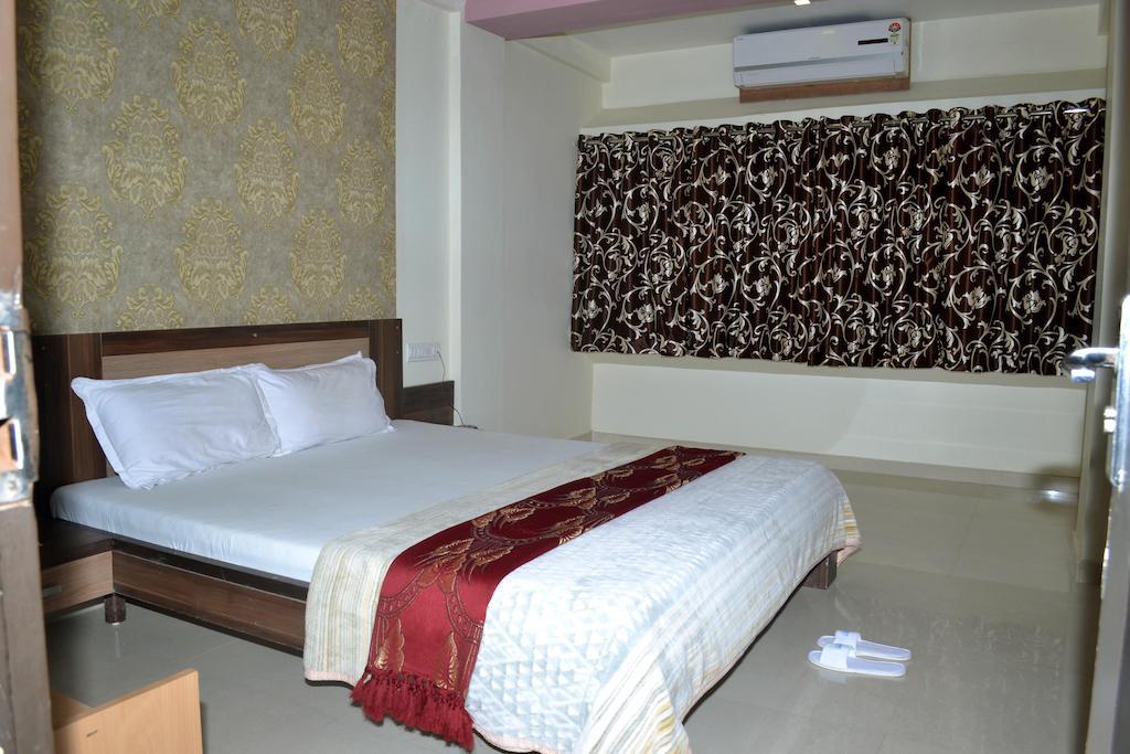 Hotel Sapphire Junagadh Eksteriør billede