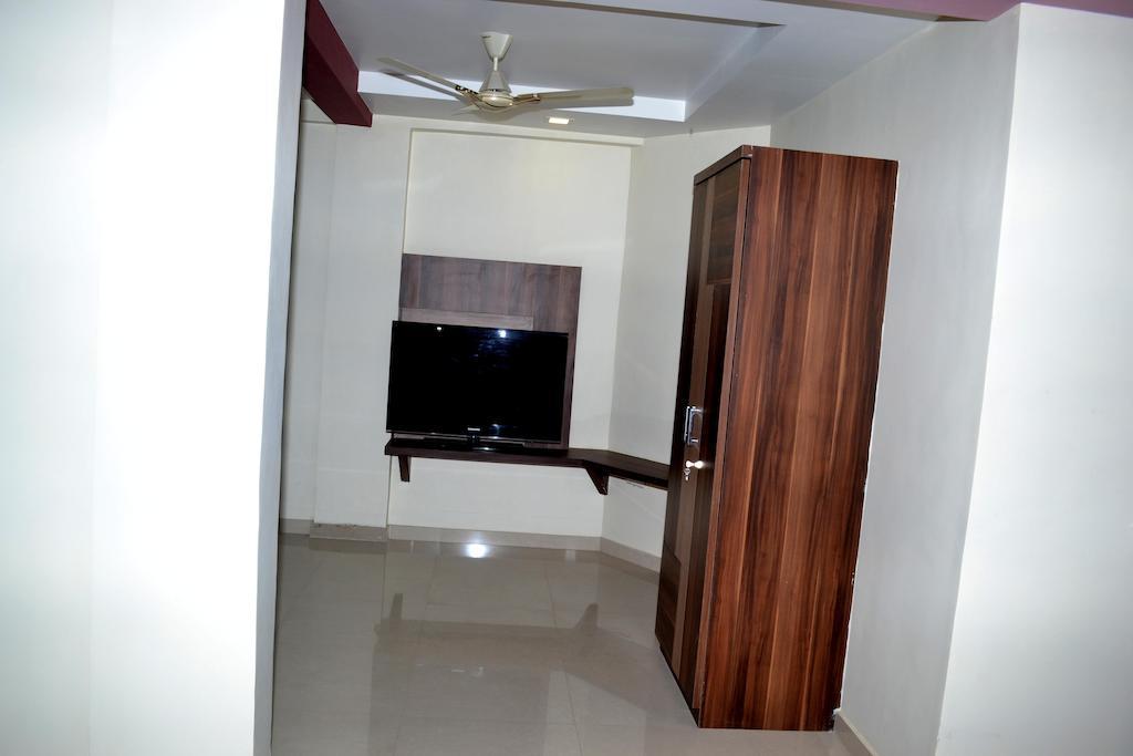 Hotel Sapphire Junagadh Eksteriør billede