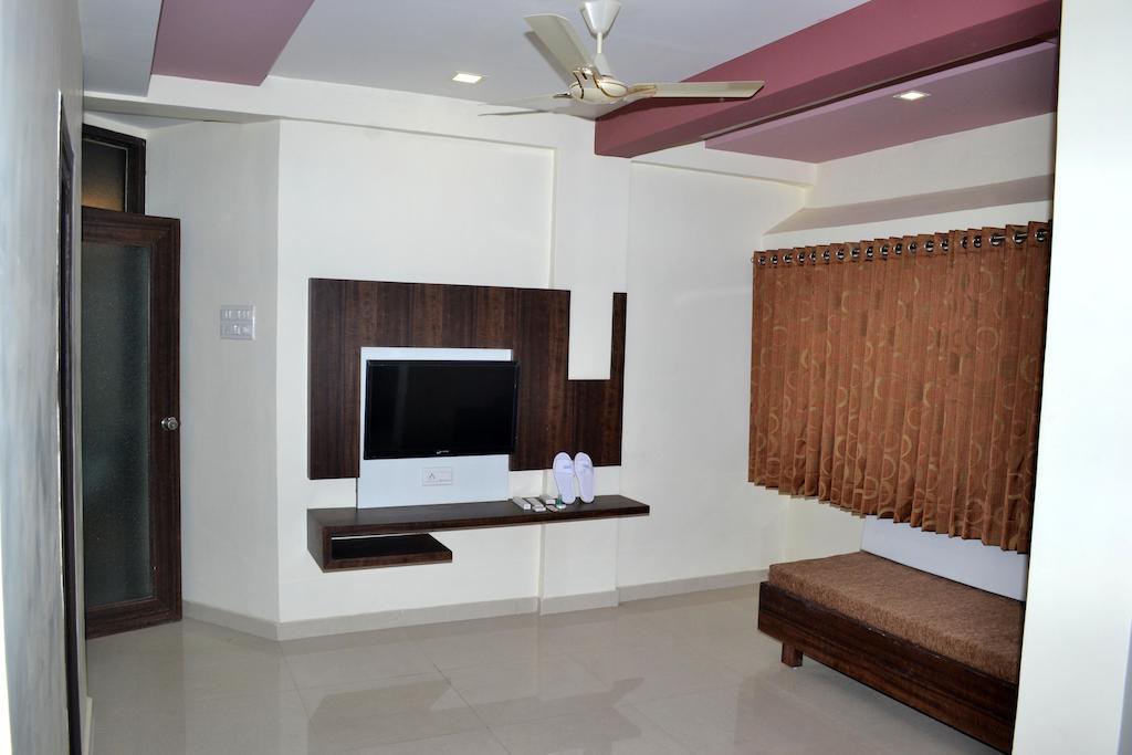 Hotel Sapphire Junagadh Eksteriør billede