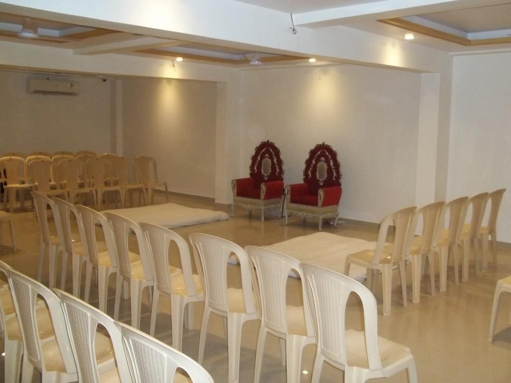 Hotel Sapphire Junagadh Eksteriør billede