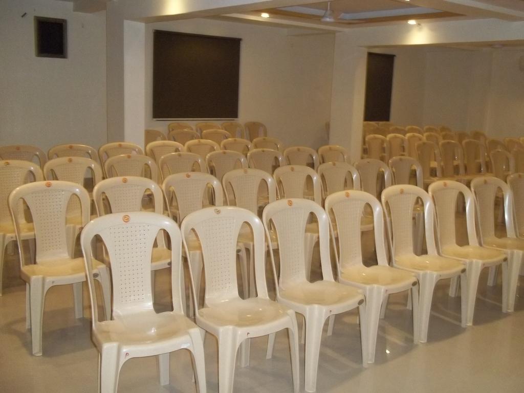 Hotel Sapphire Junagadh Eksteriør billede