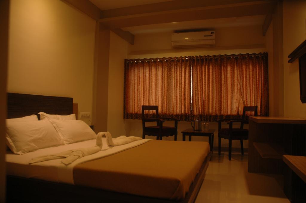 Hotel Sapphire Junagadh Eksteriør billede