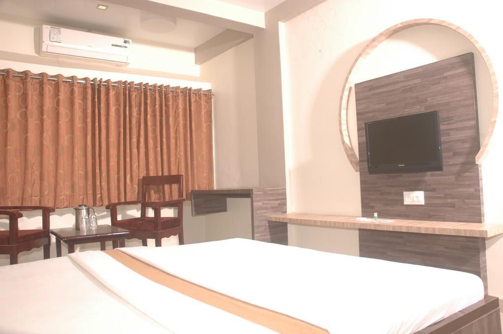 Hotel Sapphire Junagadh Eksteriør billede
