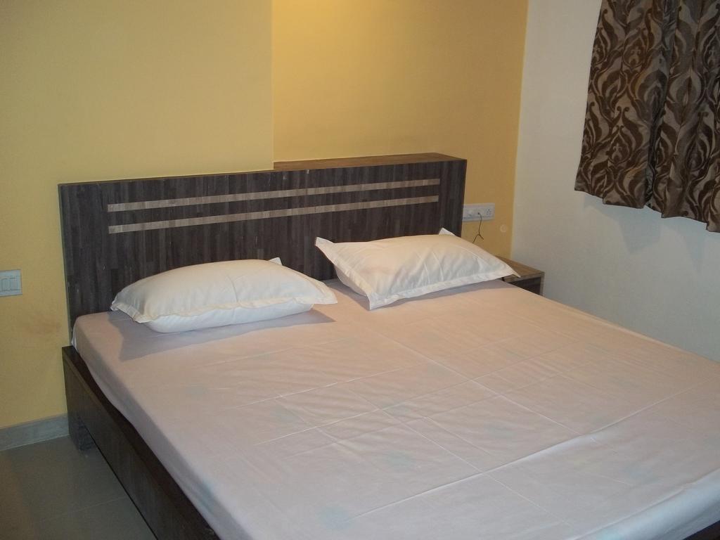Hotel Sapphire Junagadh Eksteriør billede