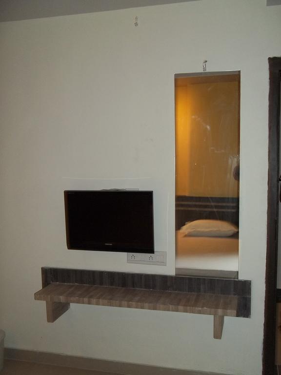 Hotel Sapphire Junagadh Eksteriør billede