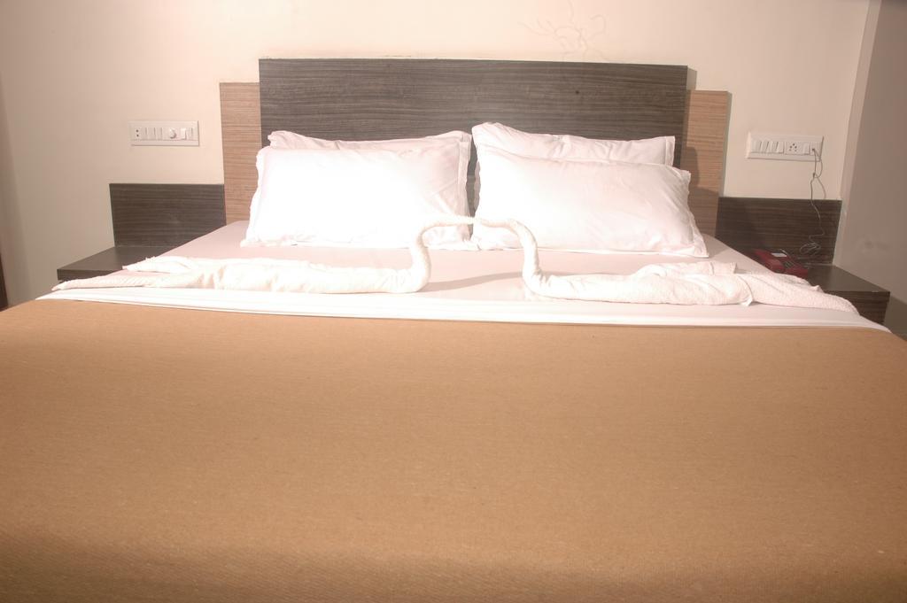Hotel Sapphire Junagadh Eksteriør billede