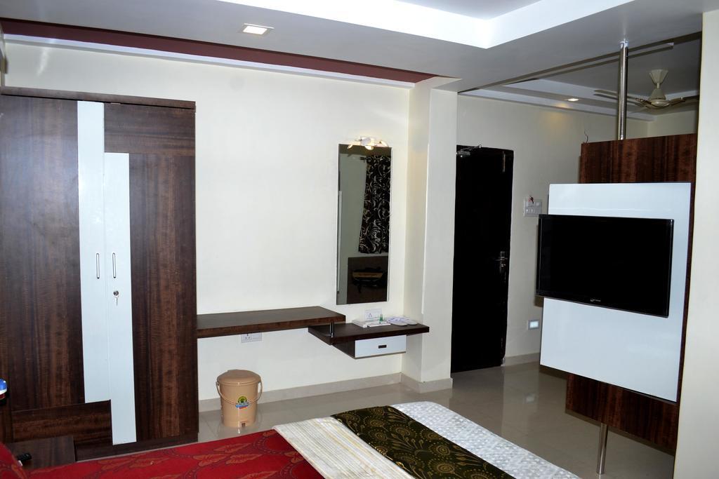 Hotel Sapphire Junagadh Eksteriør billede