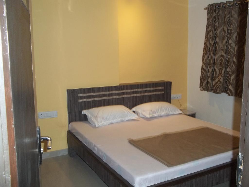 Hotel Sapphire Junagadh Eksteriør billede