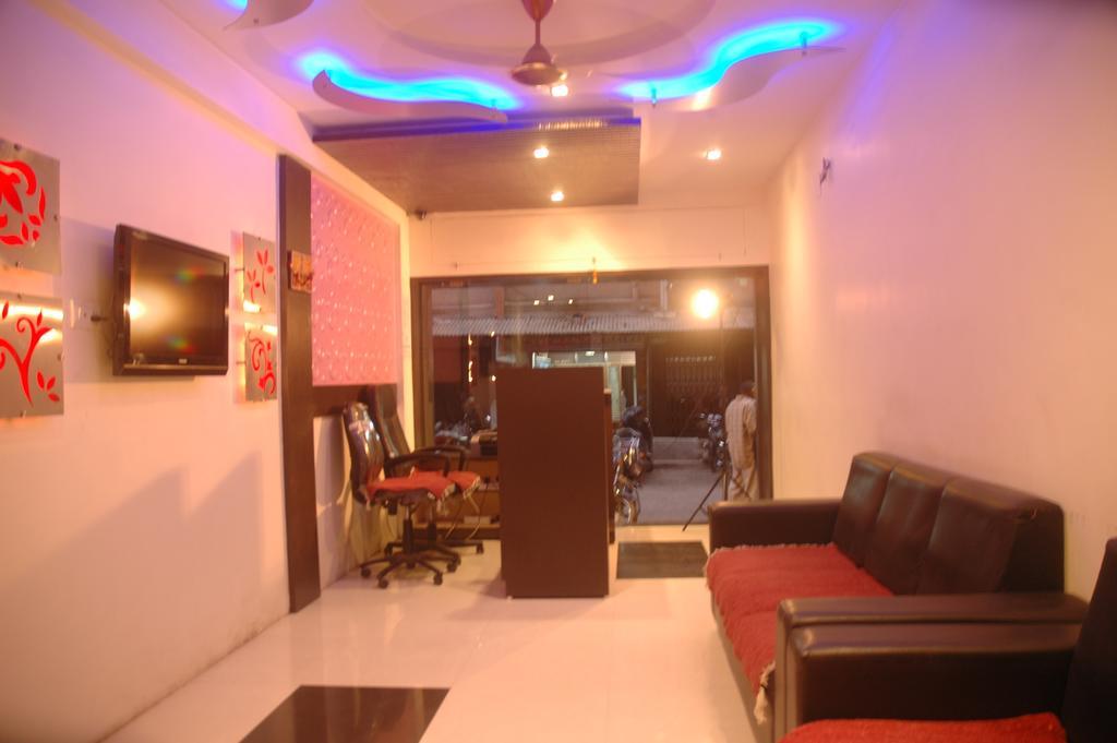 Hotel Sapphire Junagadh Eksteriør billede