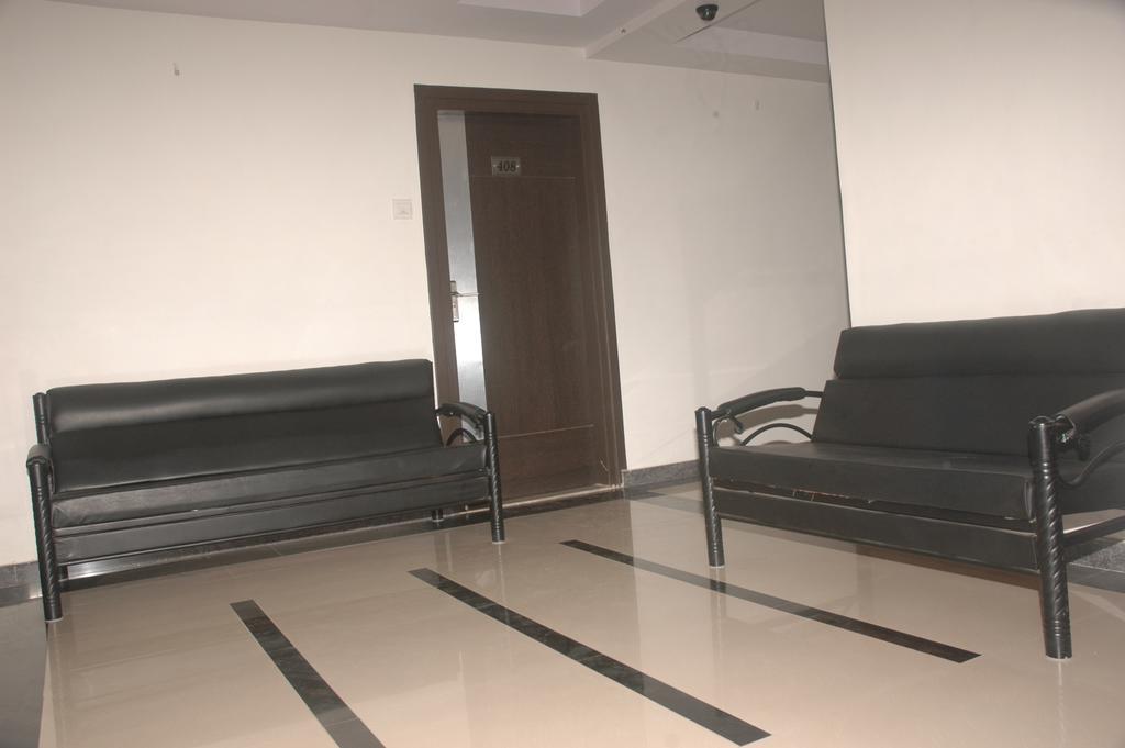 Hotel Sapphire Junagadh Eksteriør billede