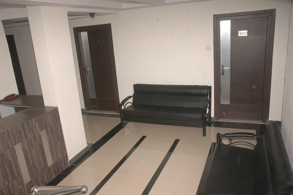 Hotel Sapphire Junagadh Eksteriør billede
