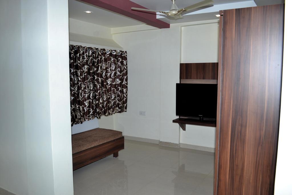 Hotel Sapphire Junagadh Eksteriør billede