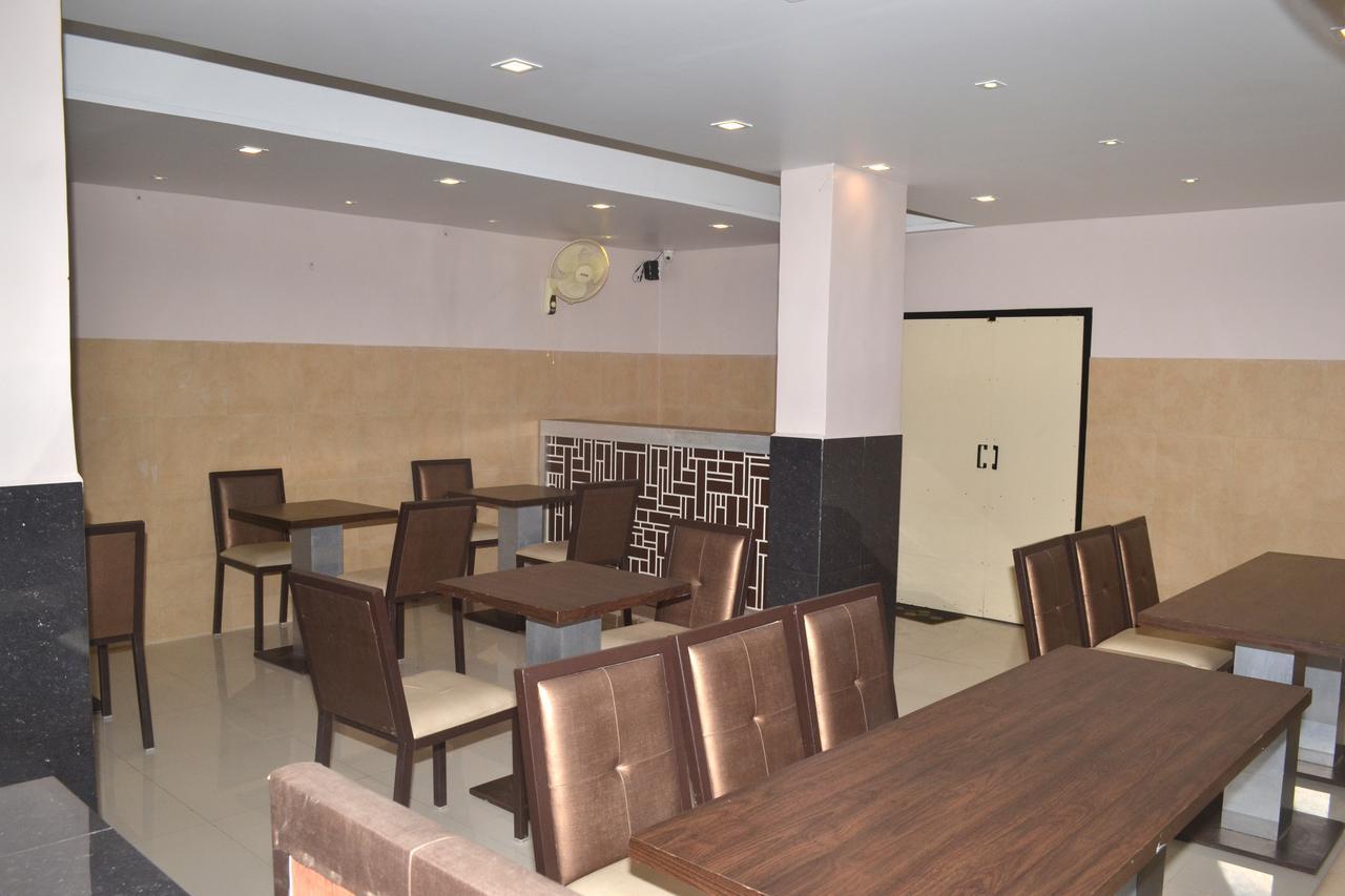 Hotel Sapphire Junagadh Eksteriør billede