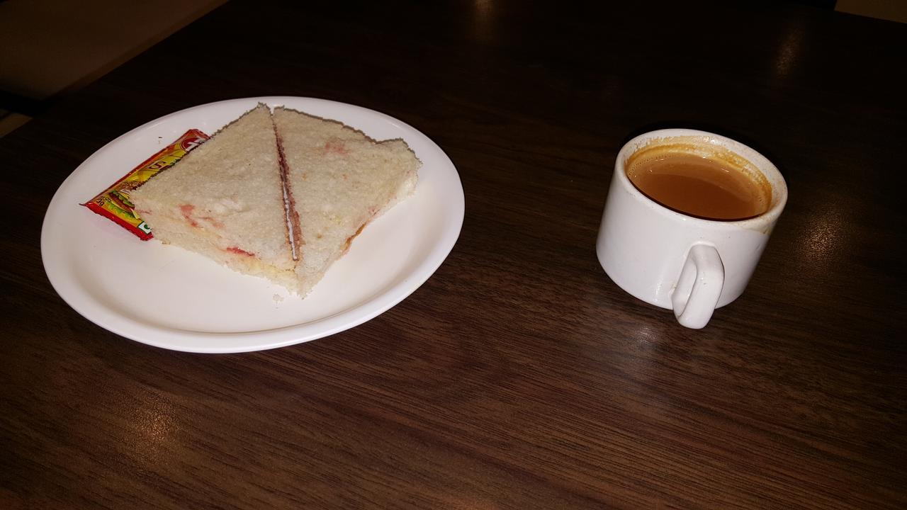 Hotel Sapphire Junagadh Eksteriør billede