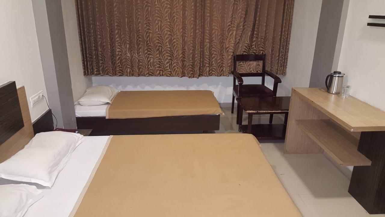 Hotel Sapphire Junagadh Eksteriør billede