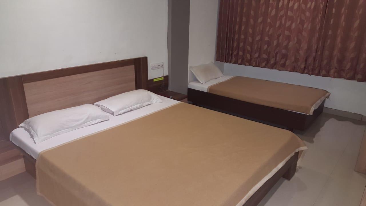 Hotel Sapphire Junagadh Eksteriør billede
