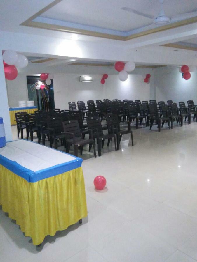 Hotel Sapphire Junagadh Eksteriør billede